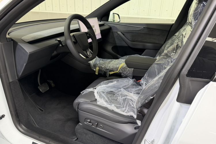 Used Tesla Model Y L 2025 Model Long-Range All-Wheel-Drive Version