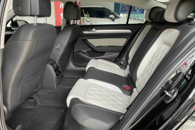 Used Volkswagen Magotan 2023 2 Million Units Commemorative Edition 330TSI DSG Luxury Version Interior 3