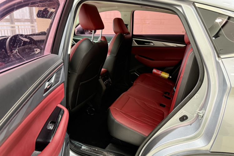 Used CHANGAN CS85 COUPE 2019 1.5T DCT Version China VI Standard Interior 5