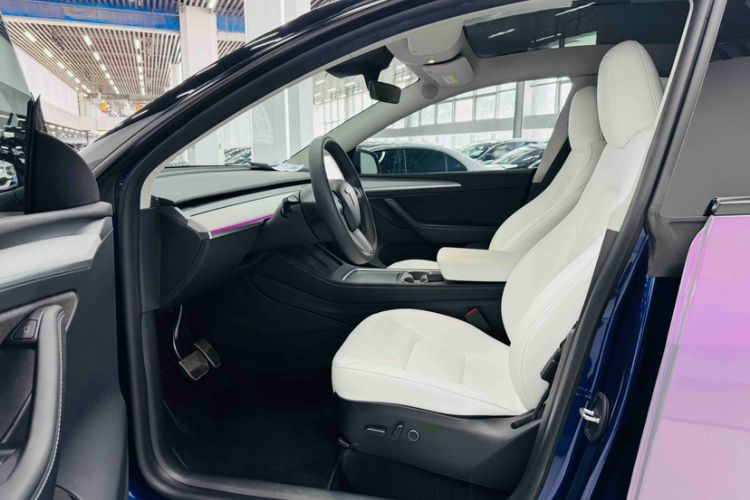 Used Tesla Model Y 2023 Rear-Wheel-Drive Version
