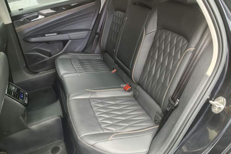 Used Volkswagen Passat 2021 330TSI Luxury Edition Exterior 4