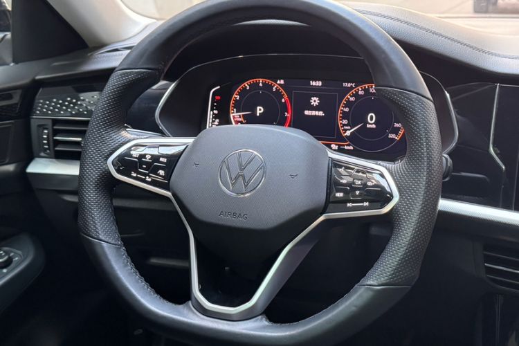 Used Volkswagen Passat 2023 Facelift 330TSI Luxury Edition Interior 5