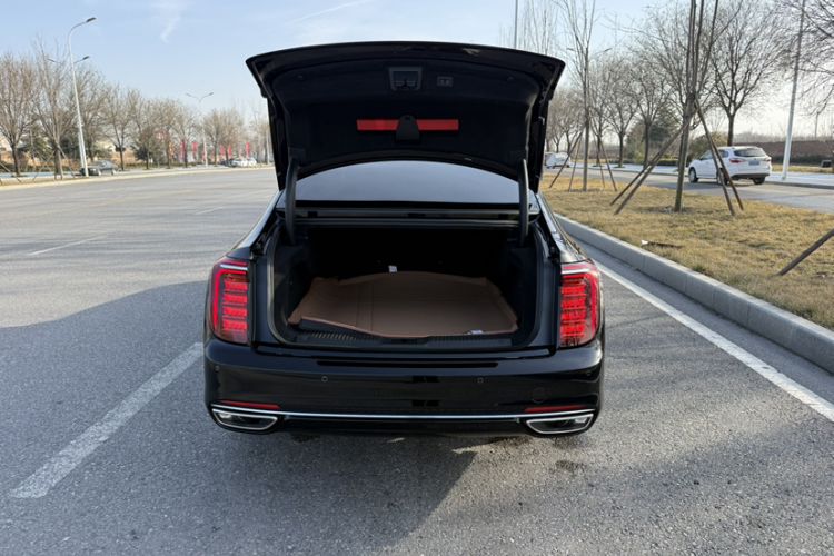 Used Hongqi H9 2025 Model Facelifted 2.0T Two-Wheel Drive Flag-Style Luxury Business Edition, 5 Seats
