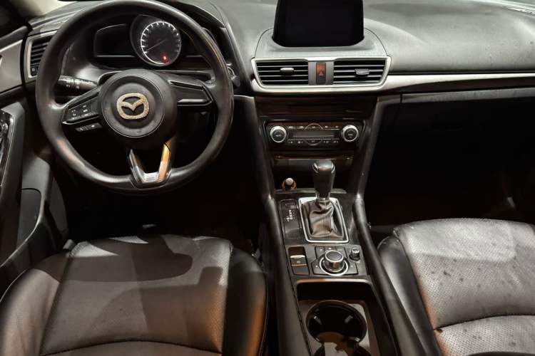 Used Mazda 3 Axela 2017 Sedan 1.5L Automatic Luxury Model Emission Standard China V
