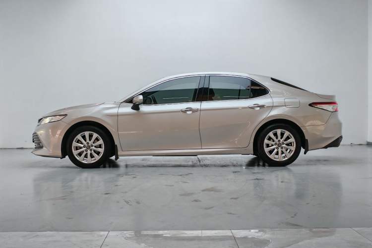 Used Toyota Camry 2019 Revised Version 2.0G Luxury Edition Exterior 6