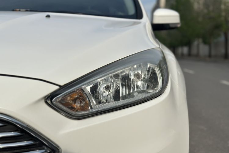 Used Ford Focus 2017 Sedan 1.6L Automatic Comfort Plus SmartDrive Edition Exterior 9