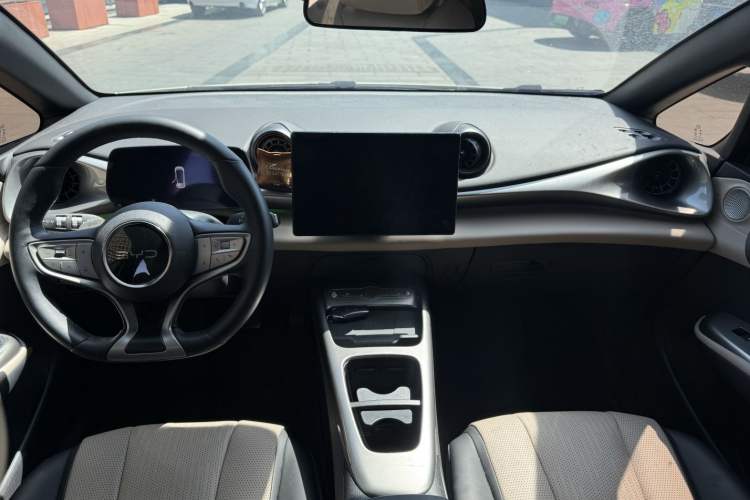 Used BYD Dolphin 2025 Intelligent Driving Version 410 km Fashion Edition
