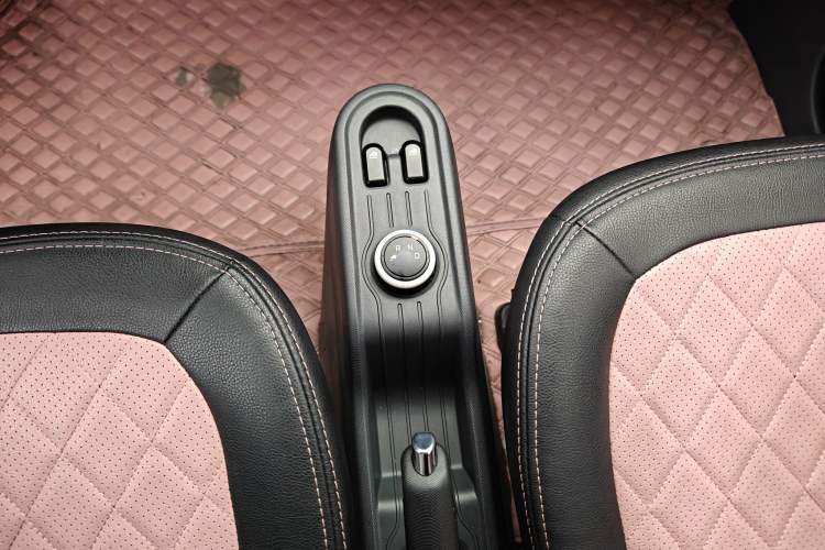 Used Wuling Hongguang MINIEV 2022 Macaron Premium Model – Lithium Iron Phosphate Gear Lever
