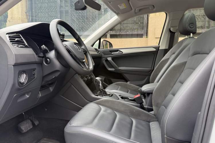 Used Volkswagen Tiguan L 2019 330TSI Automatic Two-Wheel Drive Smart Luxury Version China VI Standard
