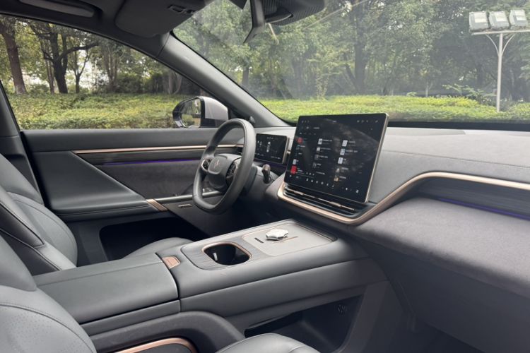 Used Dongfeng eπ eπ008 2024 210Max Range-Extended Version 6 Seats
