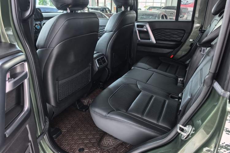 Used BAIC Off-Road BJ40 2020 2.3T Automatic Four-Wheel Drive Rainforest Expedition Edition Interior 2