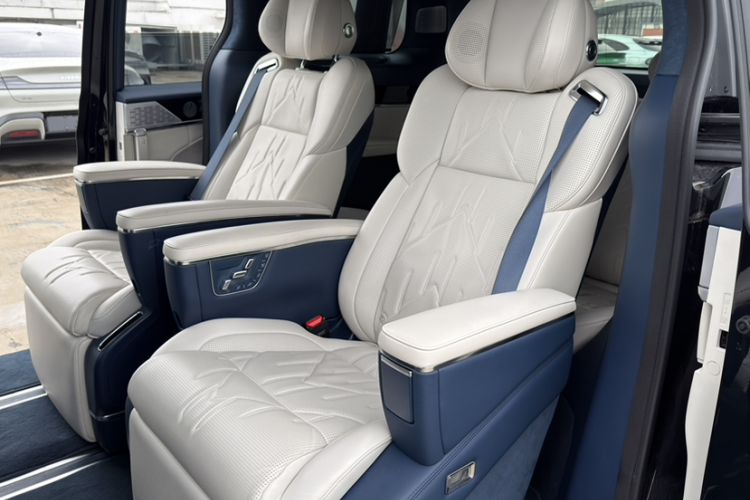 Used Zeekr 009 2024 7-Seater Walk-Through Version Four-Wheel Drive 108 kWh
