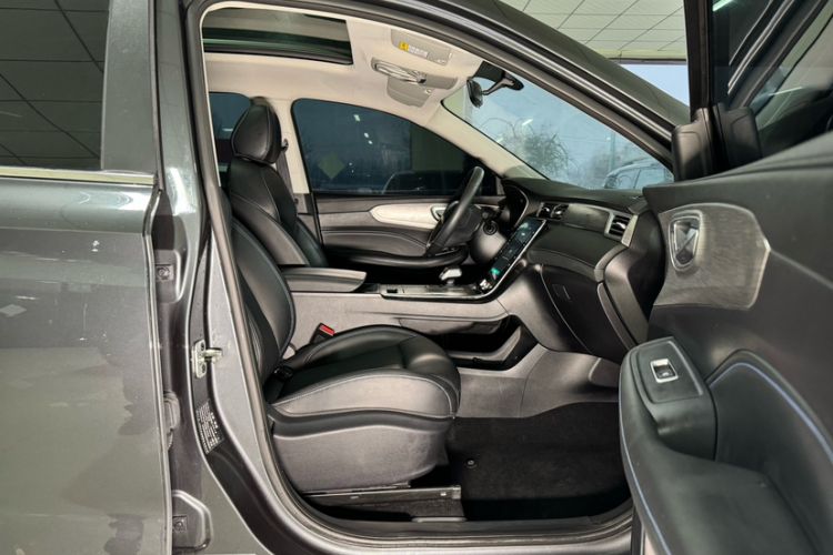 Used Roewe RX5 2023 PLUS 330TGI Automatic Trendsetting Smart Edition