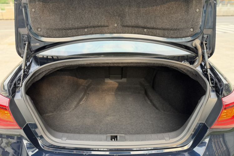 Used Infiniti Q70 2015 Q70L 2.5L Enjoyment Edition Interior 6