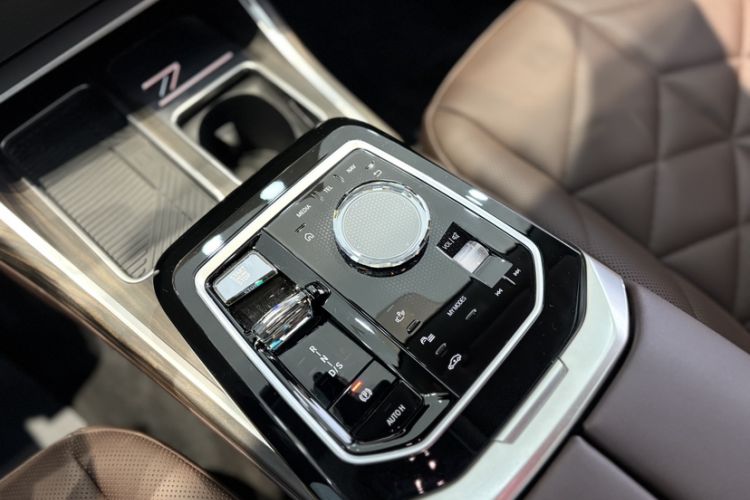 Used BMW 7 Series 2023 735Li M Sport Package Gear Lever