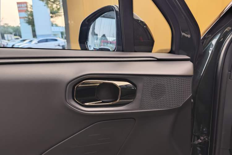 Used Lynk & Co 06 EM-P 2023 EM-P 126 Long-Range Halo