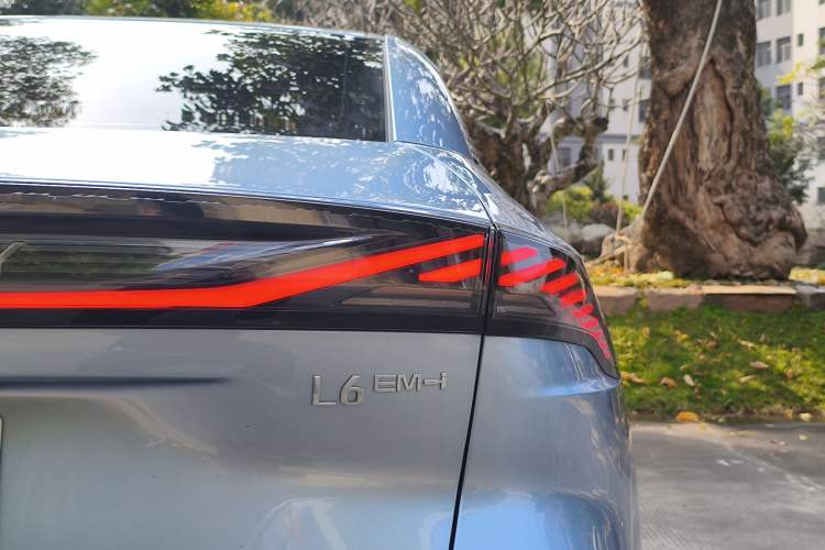 Used Geely Galaxy L6 2025 EM-i 140km Starship Edition
