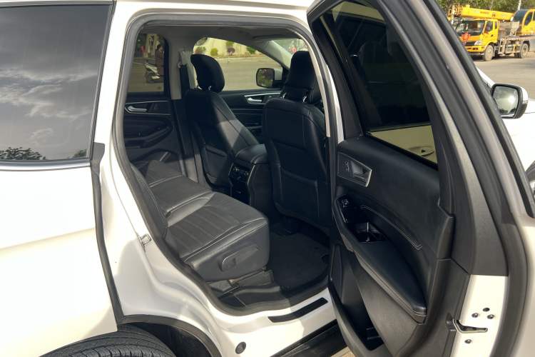 Used Ford Edge 2015 2.0T GTDi 4x4 High-Grade Model
