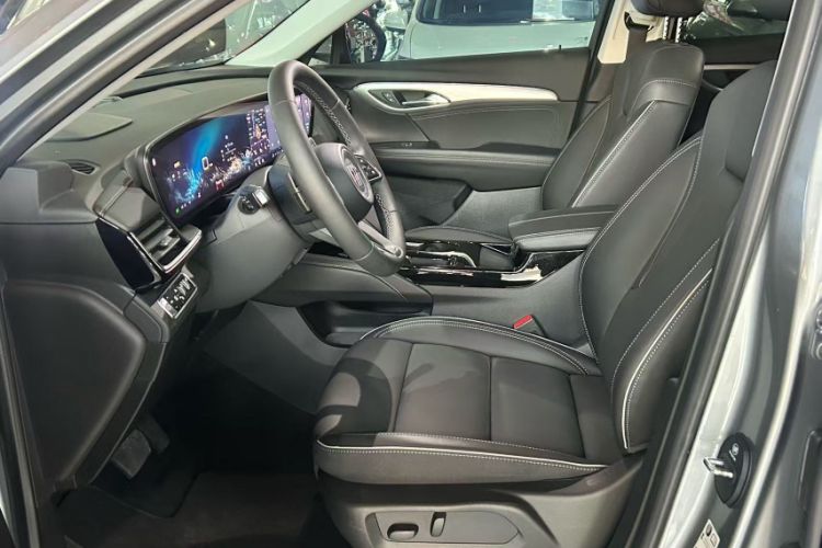 Used Buick Envision 2025 Encore Plus 28T Two-Wheel-Drive Platinum Edition