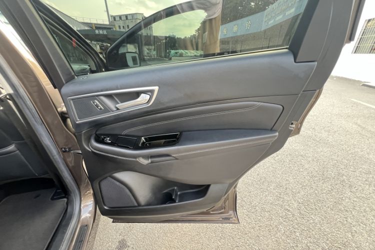 Used Ford Edge 2015 2.0T GTDi Two-Wheel-Drive High-Line Version