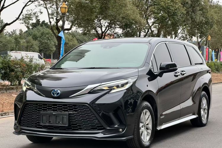 Used Toyota Granvia 2023 2.5L Hybrid Comfort Edition