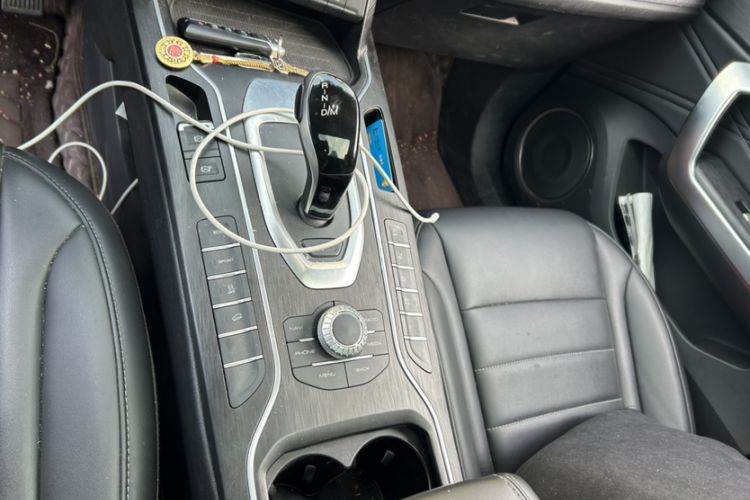 Used Wey VV5 2021 1.5T Two-Wheel Drive Color Pioneer
