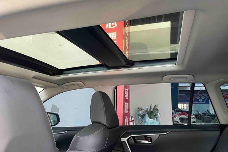 Used Toyota RAV4 2023 2.0L CVT Two-Wheel Drive Fashion Plus Edition
