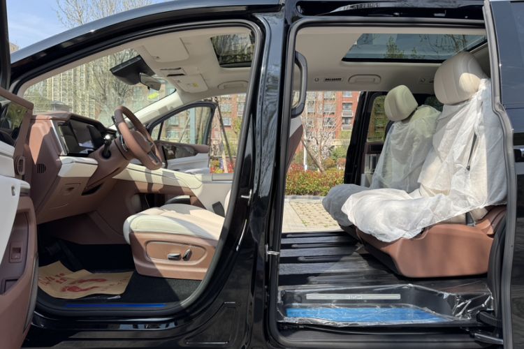 Used BYD Xia 2025 DM-i 1.5T 100km Leading Model Interior 12