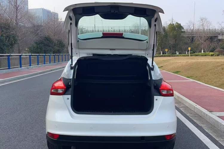 Used Ford Focus 2017 Hatchback EcoBoost 125 Automatic - Ultra-Powerful Style Edition with Smart Drive Features
