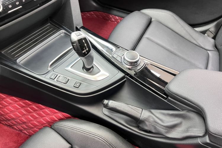 Used BMW 3 Series GT 2019 320i Sport Edition Interior 6