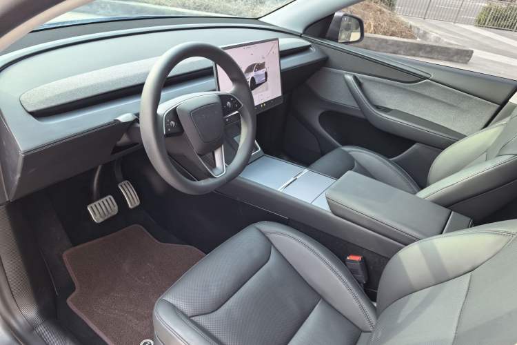 Used Tesla Model Y 2025 Rear-Wheel-Drive Version
