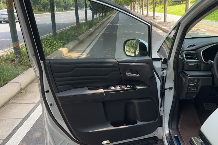 Used Honda Elysion 2024 2.0L eHEV Comfort Edition Interior 2