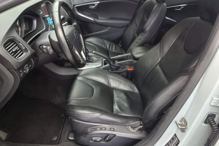 Used Volvo V40 2014 2.0T Zhiya Edition
