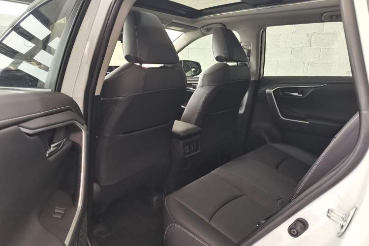 Used Toyota RAV4 2023 2.0L CVT Two-Wheel Drive Fashion Plus Edition
