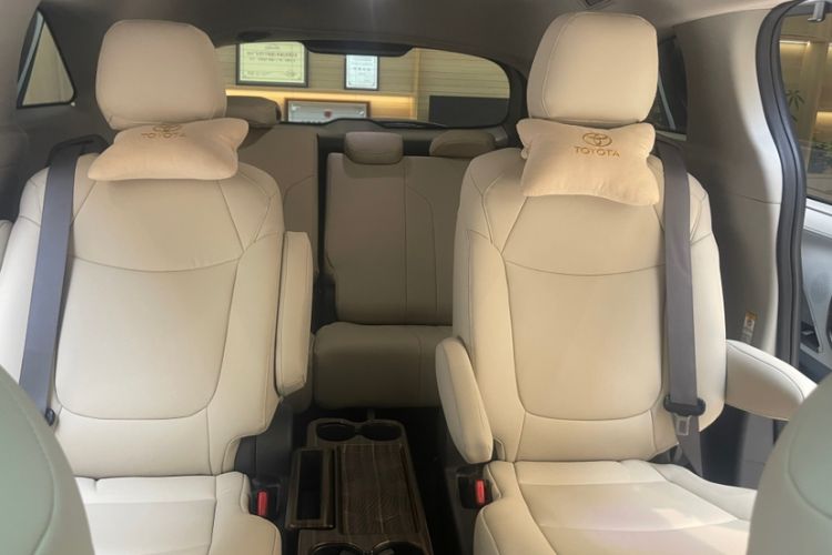 Used Toyota Sienna 2023 2.5L Hybrid Comfort Edition
