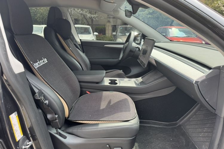 Used Tesla Model Y 2024 Rear-Wheel-Drive Version Interior 1