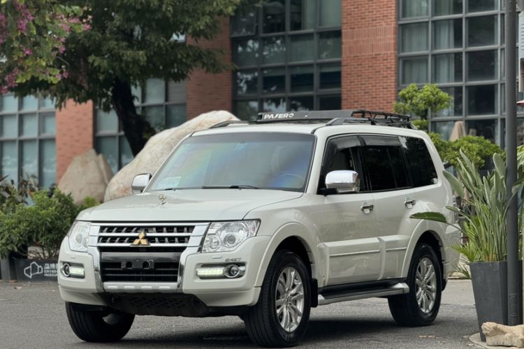 Used Mitsubishi Pajero 2017 V97 3.8L 5-Door GLS Model with Sunroof – Middle East