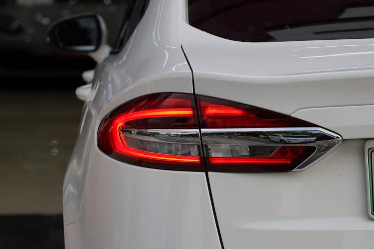 Used Ford Mondeo New Energy 2018 2.0 PHEV Smart-Controlled Fashion Edition China VI Standard
