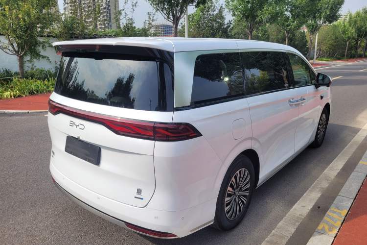 Used BYD Xia 2025 DM-i 1.5T 180km Beyond Edition Exterior 5