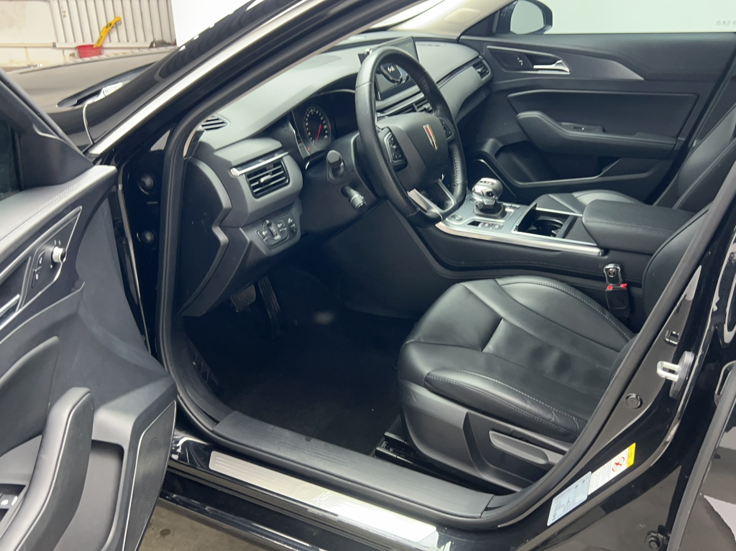 Hongqi H5 2022 Classic Model Facelift 1.5T DCT Qiyun Edition — снимка 20