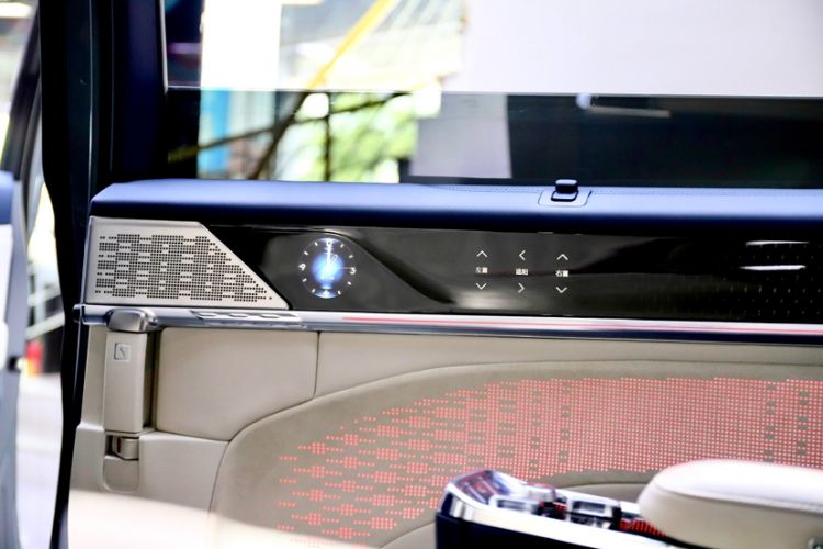 Used Zeekr 009 2024 Six-Seat Executive Version 4WD 108 kWh
