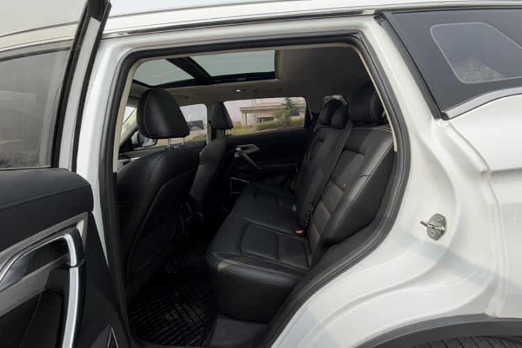 Used Geely Auto Emgrand X7 Sport 2018 1.8TD Automatic Two-Wheel Drive Zhiya Model Interior 4