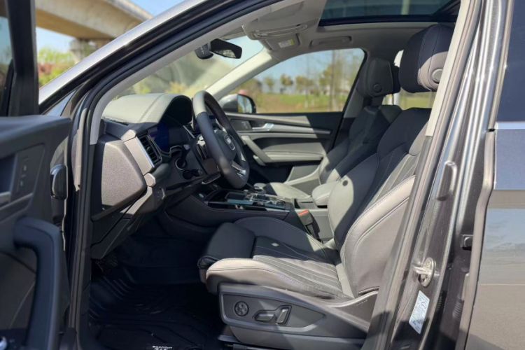 Used Audi Q5L 2022 Updated 40T Luxury Dynamic Edition Interior 9