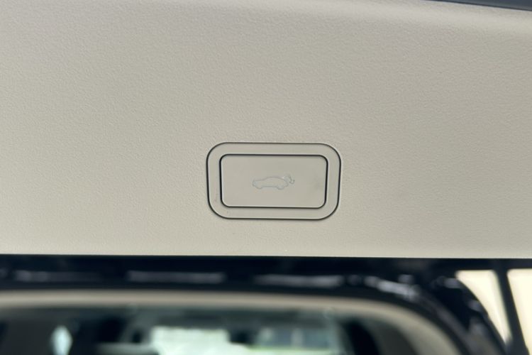 Used Volvo EM90 2025 Ultra Six-Seater