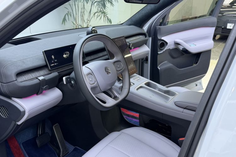 Used Nio EC6 2023 75 kWh Interior 8