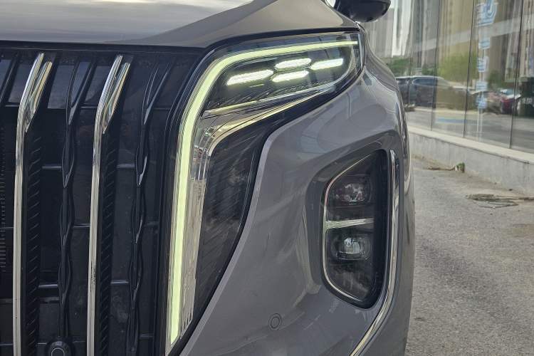 Used Hongqi HS7 PHEV 2024 2.0T PHEV Four-Wheel-Drive Flagship Edition 6 Seats Left Front Headlight