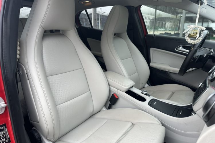 Used Mercedes-Benz GLA 2016 GLA 200 Sport Edition Interior 6