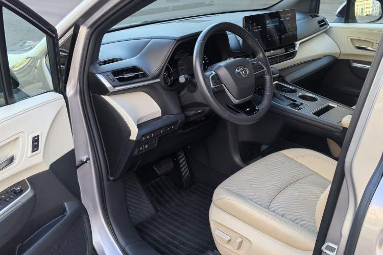 Used Toyota Granvia 2022 2.5L Hybrid Prestige Edition