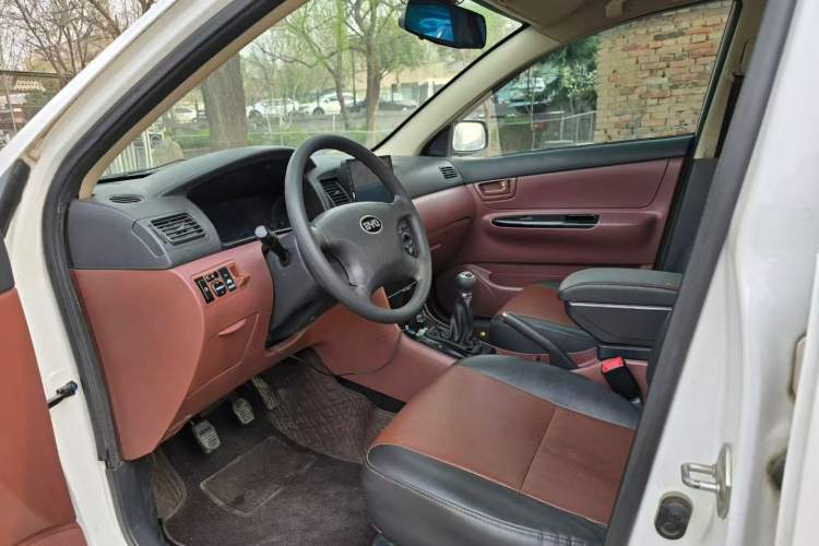 Used BYD F3 2013 Energy-Efficient Model 1.5L Manual Comfort Version Interior 4