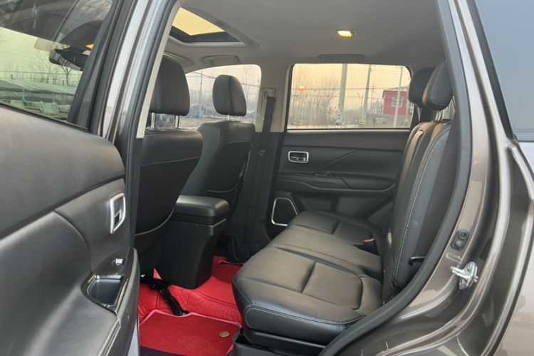 Used Mitsubishi Outlander 2018 2.0L Two-Wheel Drive Glory Edition 5 Seats